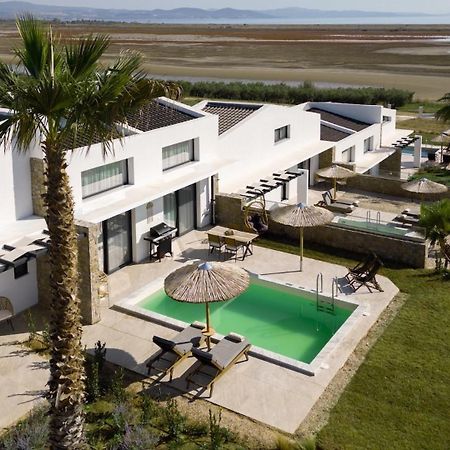 Flamingo View Suites & Villas Nea Poteidaia Bagian luar foto