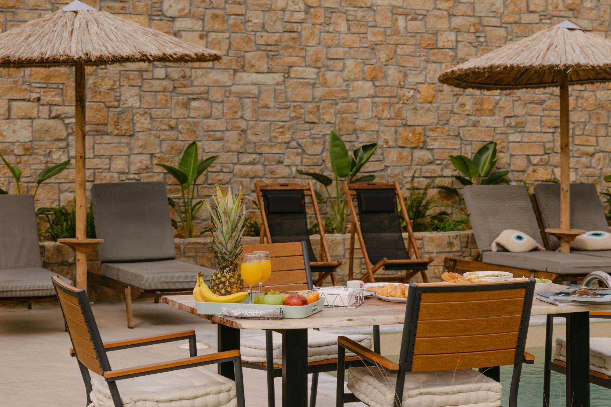 Flamingo View Suites & Villas Nea Poteidaia Bagian luar foto