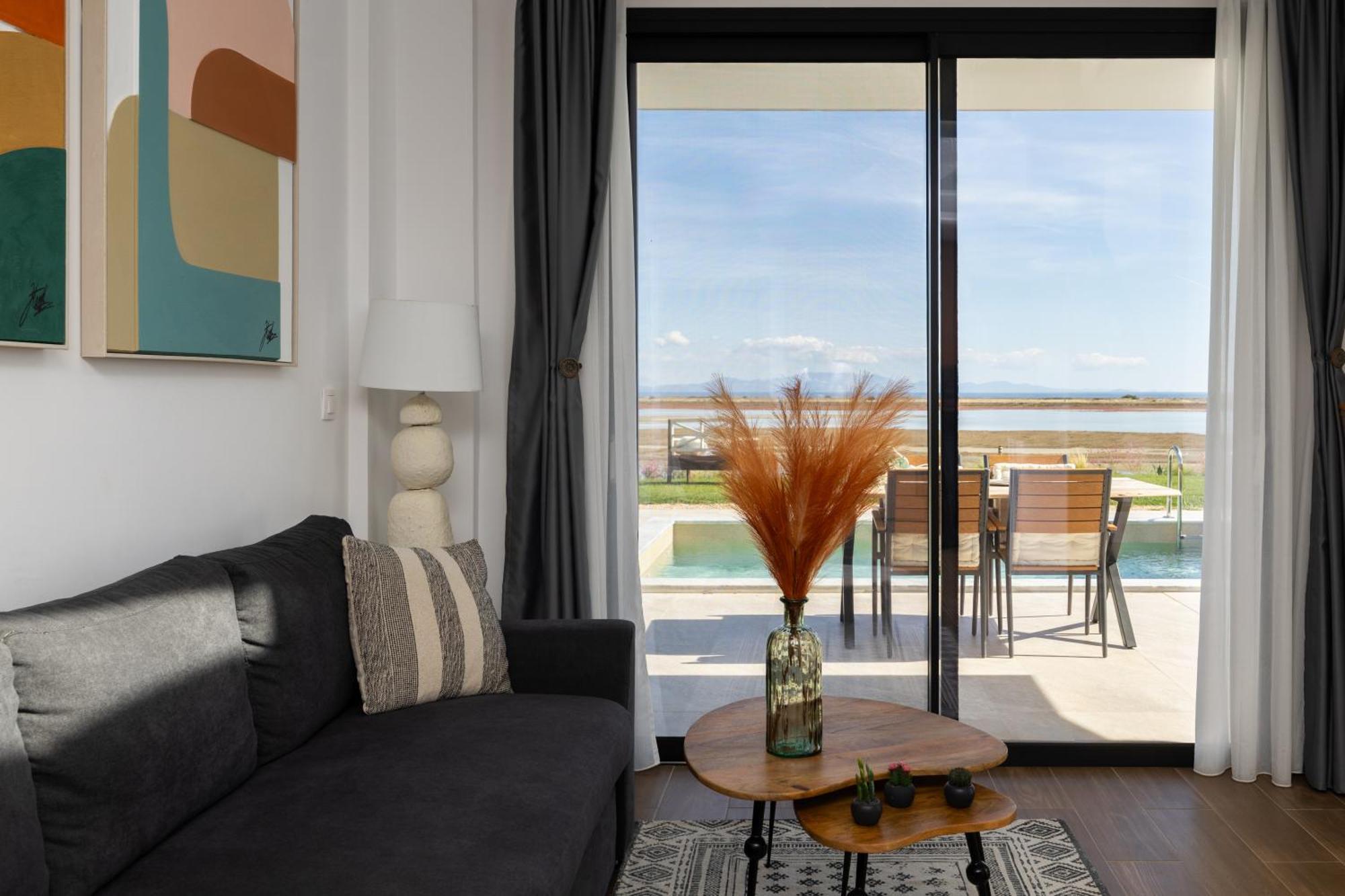 Flamingo View Suites & Villas Nea Poteidaia Bagian luar foto