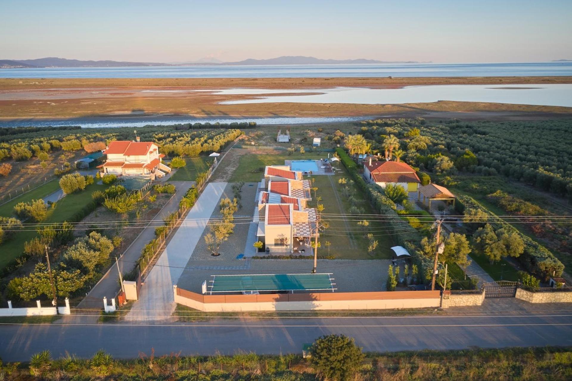 Flamingo View Suites & Villas Nea Poteidaia Bagian luar foto