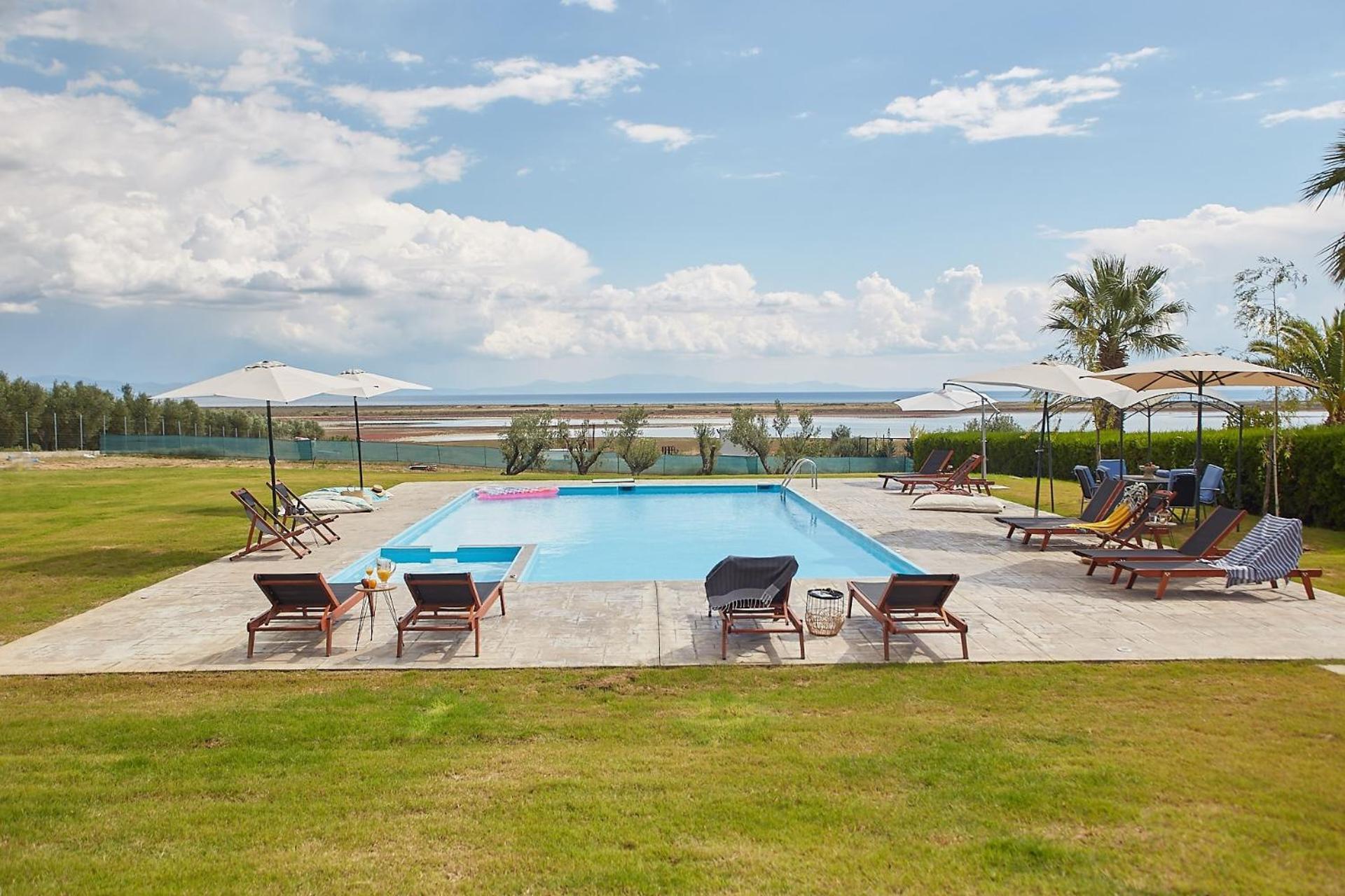 Flamingo View Suites & Villas Nea Poteidaia Bagian luar foto