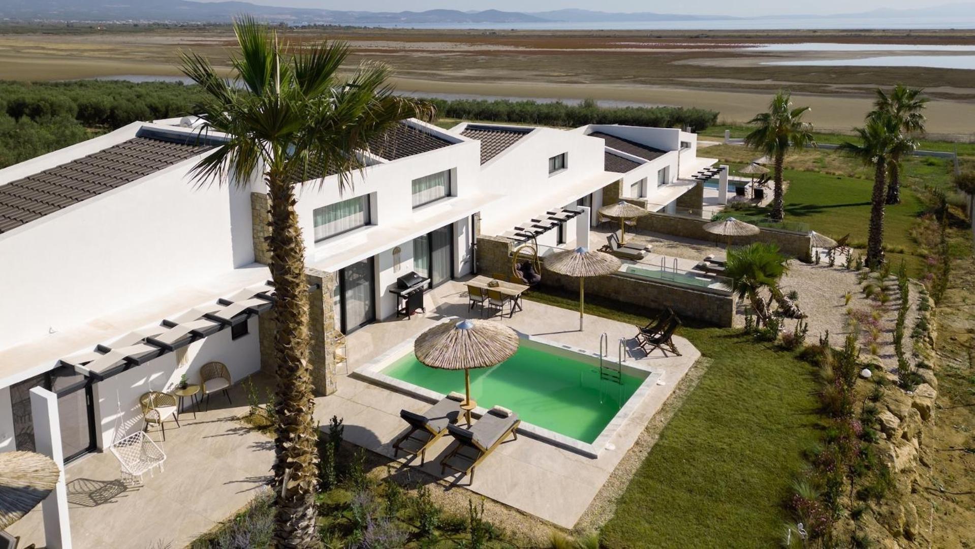 Flamingo View Suites & Villas Nea Poteidaia Bagian luar foto