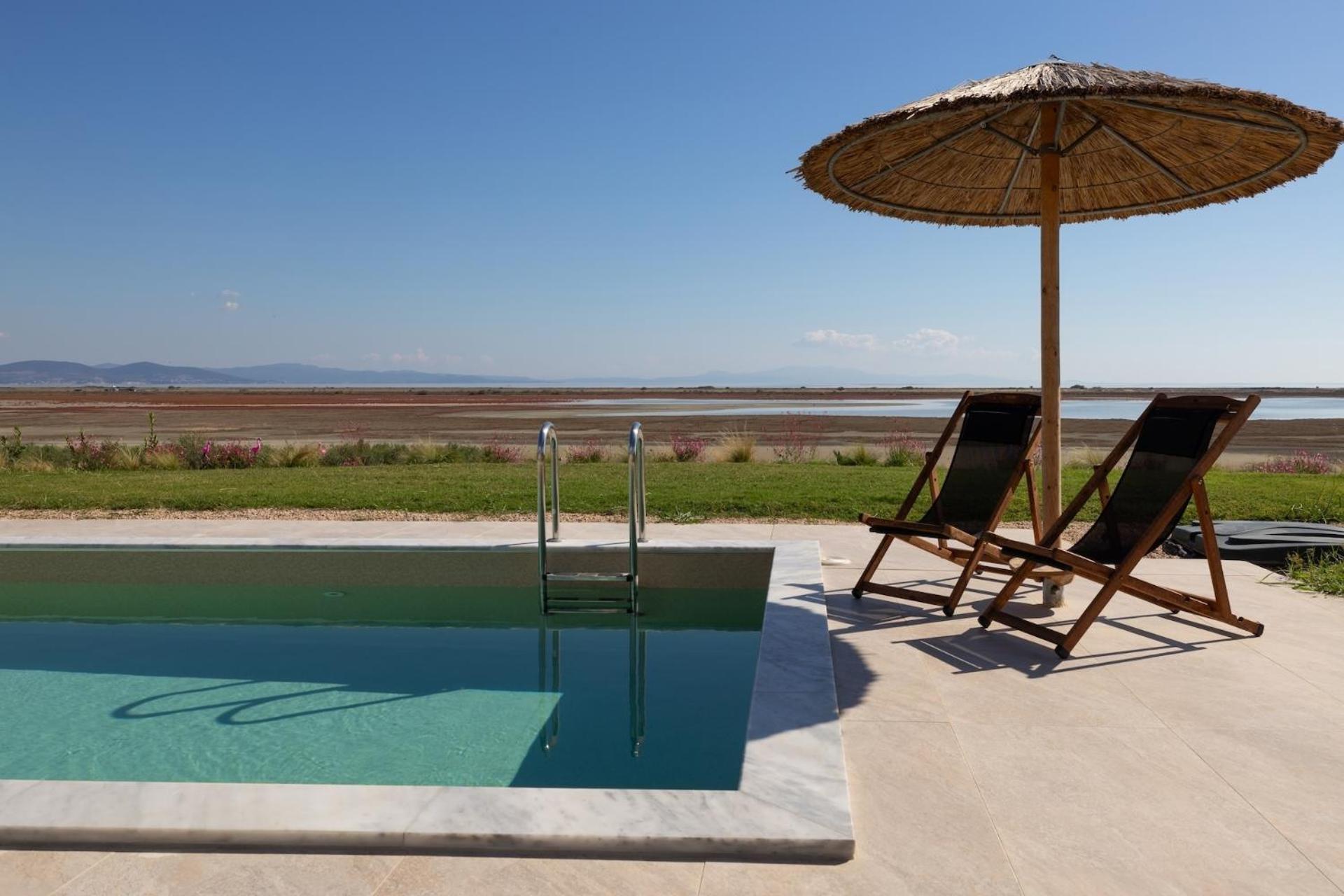 Flamingo View Suites & Villas Nea Poteidaia Bagian luar foto