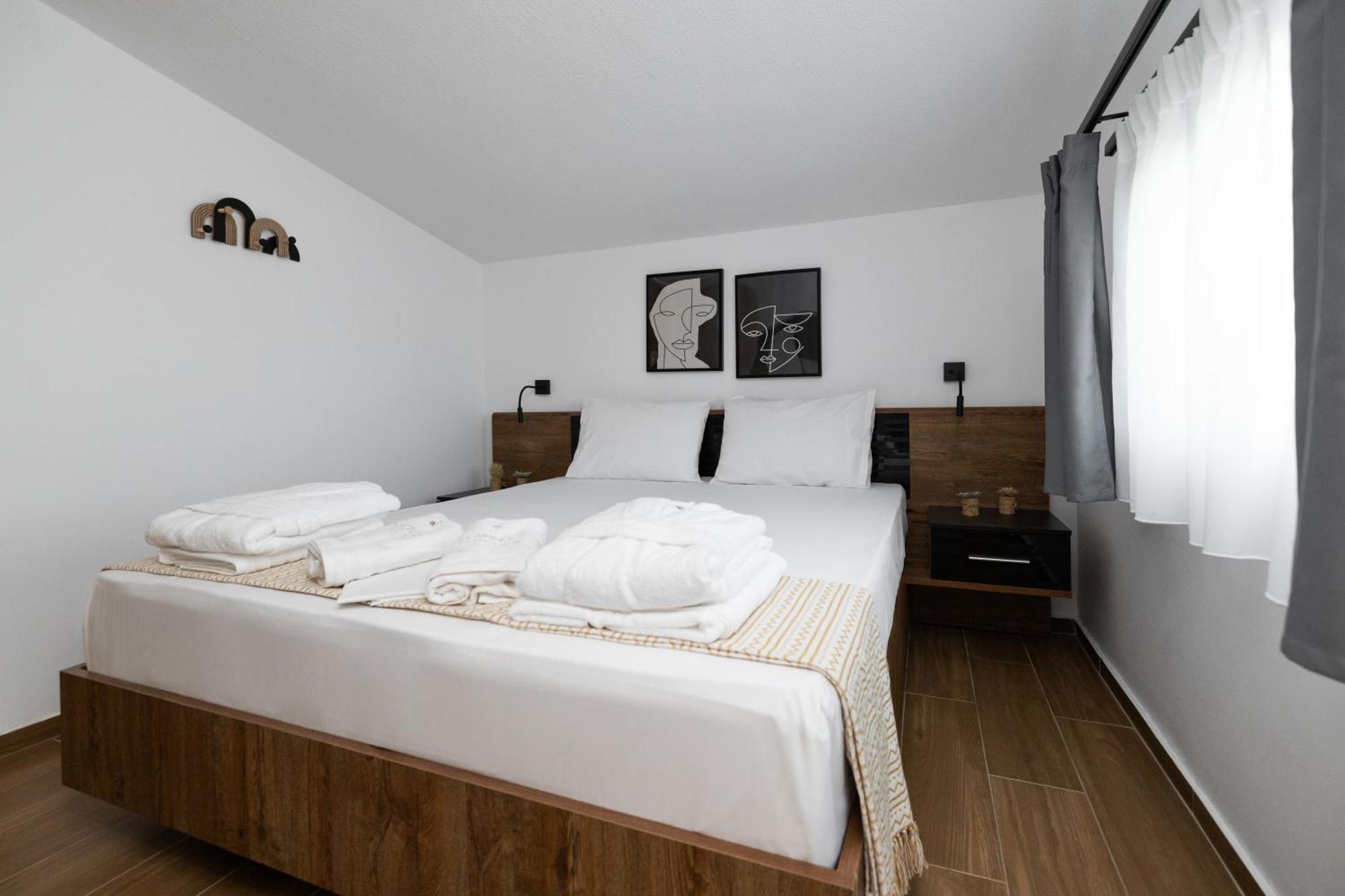 Flamingo View Suites & Villas Nea Poteidaia Bagian luar foto