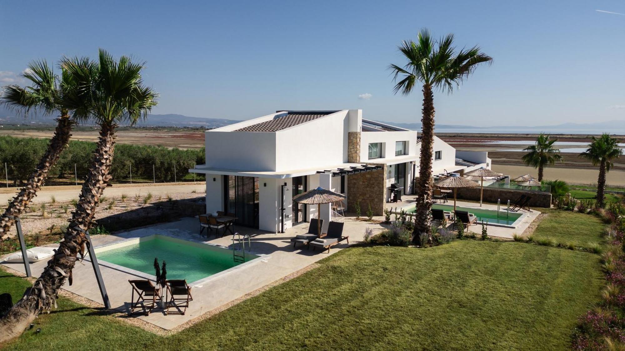 Flamingo View Suites & Villas Nea Poteidaia Bagian luar foto